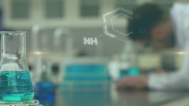 Animation Des Structures Moléculaires Bécher Rempli Liquide Scientifique Flou Travaillant — Video