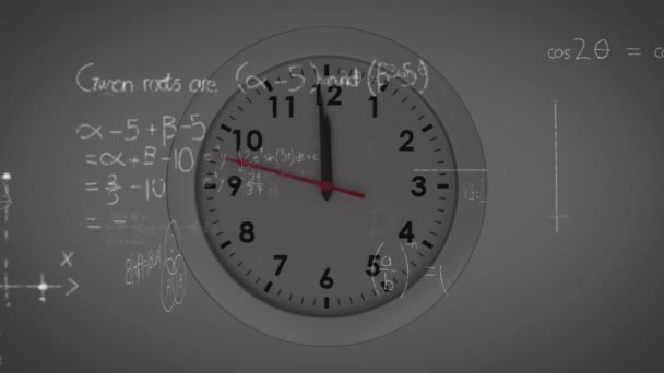 Анімація Математичних Рівнянь Плавають Над Годинником Сірому Фоні Школа Освіта — стокове відео