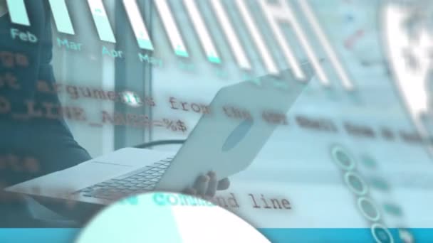 在机场用笔记本电脑对深思熟虑的高加索商人进行数据处理动画 计算机接口和业务数据技术概念 — 图库视频影像