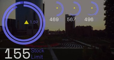 Şehir manzarasının havadan görüntüsüne karşı borsa veri işleme görüntüsü. Küresel ekonomi ve iş teknolojisi kavramı