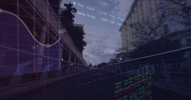 Şehir manzarası üzerinde finansal veri işleme resmi. küresel iş, finans ve veri işleme kavramı dijital olarak oluşturulmuş görüntü.