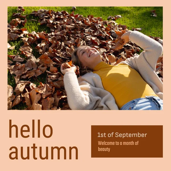 Zusammensetzung Aus Hallo Herbst Text Über Glückliche Kaukasische Frau Herbst — Stockfoto