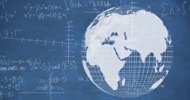 数学の方程式と図のアニメーションと青い背景に地球を回転させる デジタル生成 ホログラム イラスト ソリューション サンプル グローバル化のコンセプト — ストック動画