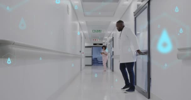 Animation Des Netzwerks Medizinischer Ikonen Und Datenverarbeitung Über Einen Afrikanisch — Stockvideo