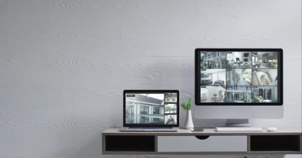 Computermonitor Und Laptop Der Wand Auf Dem Schreibtisch Mit Ansichten — Stockvideo