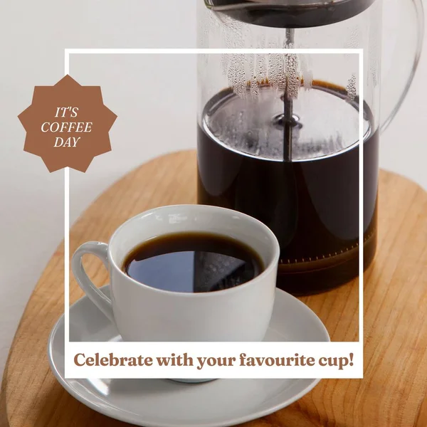 День Кофе Отпразднуйте Любимым Текстом Чашки Кафе Чашкой Кофе Столе — стоковое фото