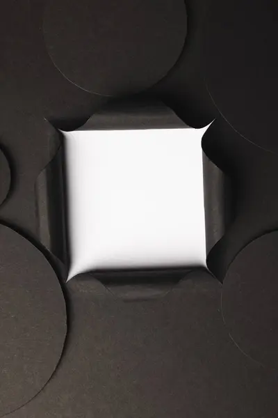 Image Verticale Cercles Papier Noir Avec Espace Copie Ouverture Carrée — Photo