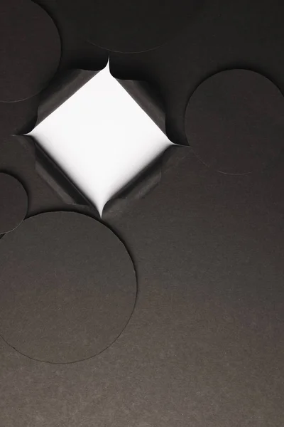 Verticale Afbeelding Van Cirkels Van Zwart Papier Met Kopieerruimte Vierkante — Stockfoto