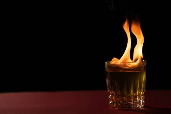 Kerze Glasbehälter Mit Kopierraum Auf Schwarzem Hintergrund Flamme Feuer Farbe — Stockfoto