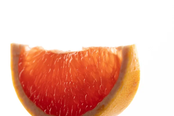 Mikro Zblízka Krájeného Červeného Grapefruitu Kopírovat Prostor Bílém Pozadí Mikrofotografie — Stock fotografie