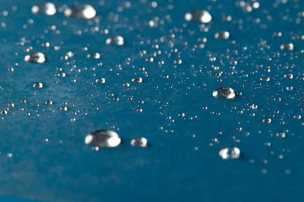 Micro Close Van Waterdruppels Met Kopieerruimte Blauwe Achtergrond Micro Fotografie — Stockfoto