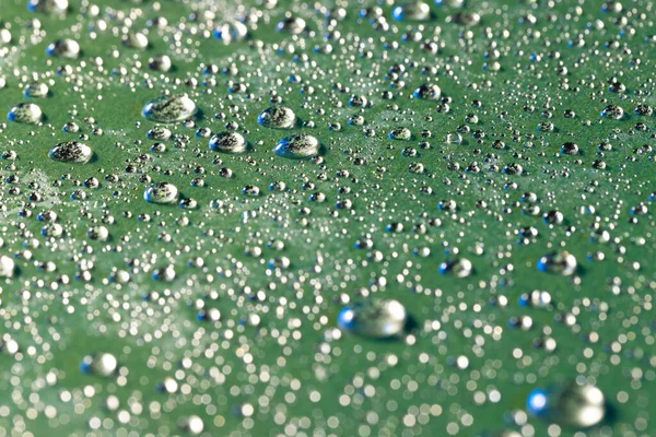 Micro Zbliżenie Kropli Wody Miejsca Kopiowania Zielonym Tle Mikrofotografia Ciecz — Zdjęcie stockowe