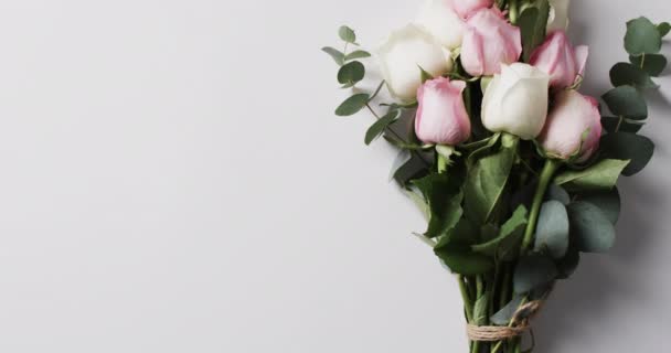Vidéo Bouquet Roses Blanches Roses Espace Copie Sur Fond Blanc — Video