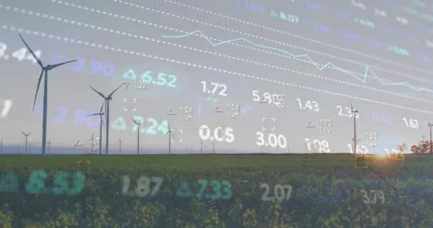 天空の太陽に対してグリーンフィールドで回転する風車の時間の経過にわたる取引ボードのアニメーション デジタル複合 複数の露出 ビジネス 株式市場 グリーン 持続可能なエネルギーコンセプト — ストック動画