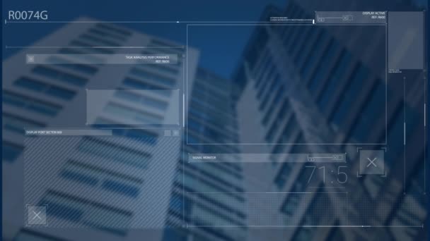 背の高い建物の低角度ビューに対するデータ処理とのインターフェースのアニメーション コンピュータ インターフェースとビジネス技術の概念 — ストック動画