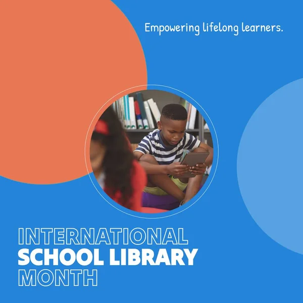 Samenstelling Van Internationale Schoolbibliotheek Maand Tekst Afrikaanse Amerikaanse Jongen Met — Stockfoto