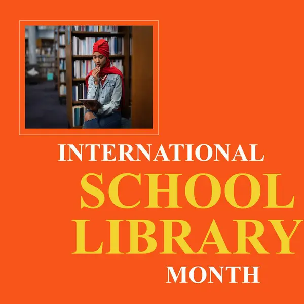 Διεθνές Σχολείο Βιβλιοθήκη Κείμενο Μήνα Και Biracial Γυναίκα Hijab Ανάγνωση — Φωτογραφία Αρχείου
