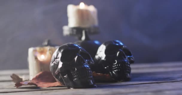 Vídeo Cráneos Halloween Velas Humo Con Espacio Para Copiar Sobre — Vídeo de stock