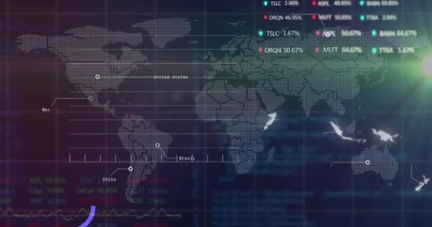 在地图上显示多个图形的动画 其上的交易板在灯光照射下移动 数字生成 全息图 股票市场 增长和全球概念 — 图库视频影像