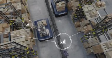 Kutu deposu olan robot kollar üzerinde ikonlarla bir iletişim ağı animasyonu. Dijital olarak oluşturulmuş küresel tavizler, yenilik, dağıtım ve nakliye konsepti.