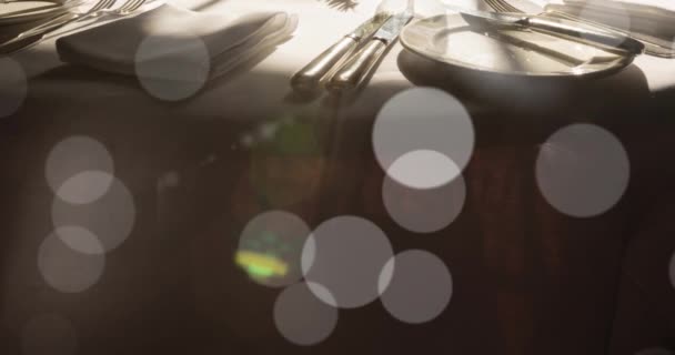 在餐桌内的白灯点缀的动画效果 生活方式和福祉概念数码视频 — 图库视频影像