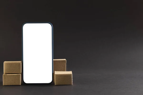 Smartphone Con Pantalla Blanco Cajas Cartón Con Espacio Copia Sobre — Foto de Stock
