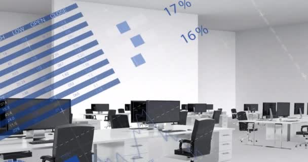 사무실의 책상에 데스크탑 컴퓨터를 컴퓨터 언어와 보고서의 애니메이션 디지털 인포그래픽 — 비디오