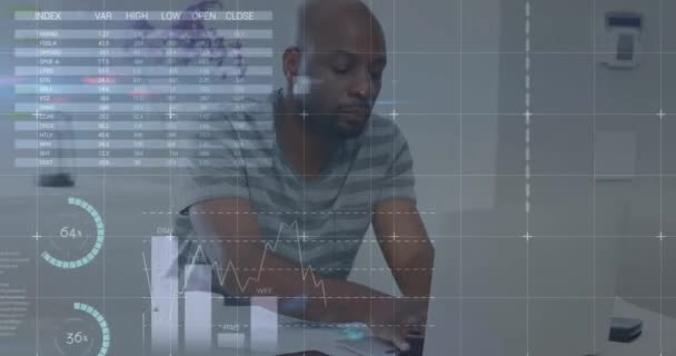 Animazione Dell Elaborazione Statistica Dei Dati Uomo Afroamericano Che Parla — Video Stock
