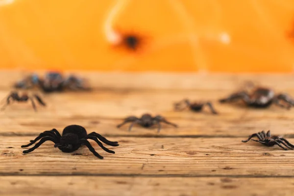 Хэллоуинские Пауки Паутины Украшения Копировальным Пространством Оранжевом Коричневом Фоне Осень — стоковое фото