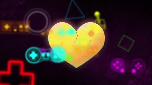 黄色破碎心脏的动画 有各种控制台和几何形状 数字生成 全息图 电子游戏 破裂和竞争概念 — 图库视频影像