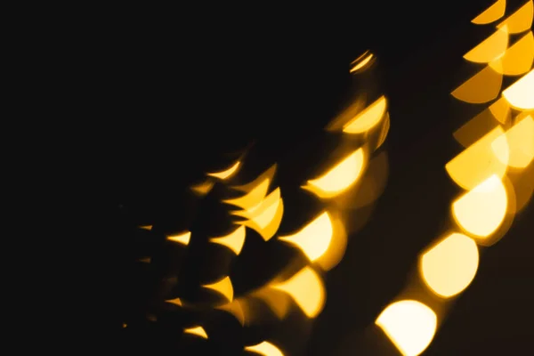 Koyu Arkaplanda Kopyalama Alanı Olan Çoklu Sarı Bokeh Işıkları Işık — Stok fotoğraf