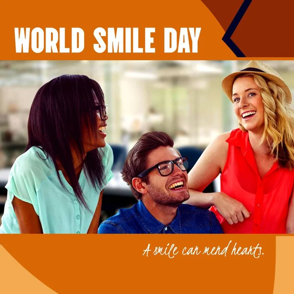 Kompozyt Świata Uśmiech Dzień Tekst Różnorodnych Przyjaciół Uśmiechających Się Brązowym — Zdjęcie stockowe