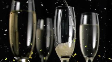Şampanyanın bardaklara döküldüğü ve konfetilerin siyah arka planda patladığı animasyon. Dijital kompozit, dekorasyon, olay, alkol, içki, içki ve kutlama konsepti.