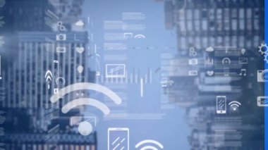 Modern binaların üzerinde gökyüzüne karşı birden fazla grafik, simge ve ticaret tahtası animasyonu. Dijital bileşik, çoklu pozlama, rapor, iş dünyası, borsa, mimari ve teknoloji kavramı.