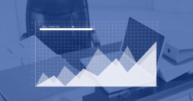 Ofis masasının görünümüne karşı istatistiksel veri işleme animasyonu. Bilgisayar arayüzü ve iş veri teknolojisi kavramı