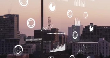 Çoklu grafiklerin animasyonu, modern bina üzerinde gökyüzüne karşı çizgiler ve daireler yüklemek. Dijital bileşik, çoklu pozlama, rapor, iş, ilerleme ve mimari kavramı.