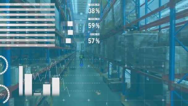 倉庫内のホバーボードを使用した空中の人間の視点上のインフォグラフィック インターフェースのアニメーション デジタル複合 複数の露出 レポート ビジネス グローバル テクノロジーコンセプト — ストック動画
