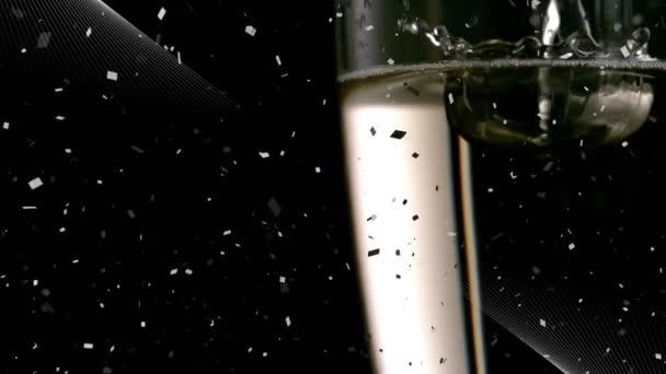 Animatie Van Champagne Gieten Glazen Met Confetti Vallen Zwarte Achtergrond — Stockvideo