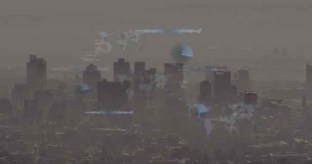 グラフ レーダー コンピュータ言語のアニメーションは 空に対する近代的な都市景観を超えています デジタル複合 コーディング レポート ビジネス グローバル ソナー — ストック動画