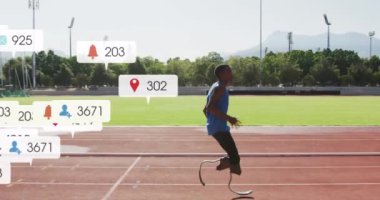 Çoklu bilgilendirme barlarının animasyonu, yarış pistinde koşan Afrikalı Amerikalı bir sporcu. Dijital kompozit, çoklu pozlama, sosyal medya hatırlatıcısı, fitness, engellilik, spor, rekabet.