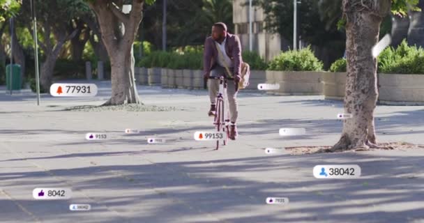 Animação Ícones Mídia Social Contra Homem Afro Americano Andando Bicicleta — Vídeo de Stock
