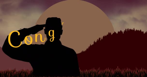 Animace Salutujícího Vojáka Blahopřejný Text Přes Horu Proti Měsíci Zamračené — Stock video