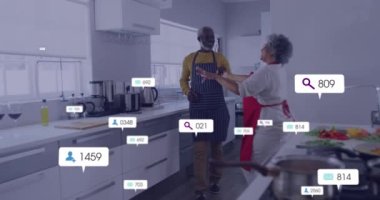 Mutfakta apron dansı yapan yaşlı Afro-Amerikan bir çiftin bildiri barları. Dijital kompozit, çoklu pozlama, birliktelik, aşk, emeklilik ve sosyal medya emekliliği.