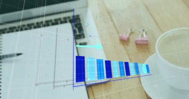 Not defteri, kahve fincanı, bilgisayar faresi ve dizüstü bilgisayarın ahşap masadaki animasyonları. Dijital bileşik, çoklu pozlama, rapor, iş, büyüme, içecek ve teknoloji kavramı.