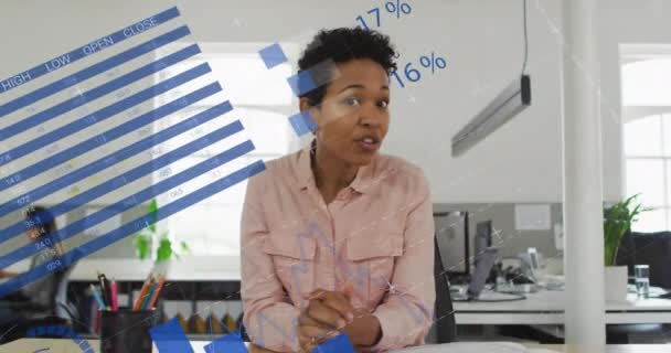 Анімація Інфографічного Інтерфейсу Над Жінкою Яка Приймає Махає Прощання Камеру — стокове відео