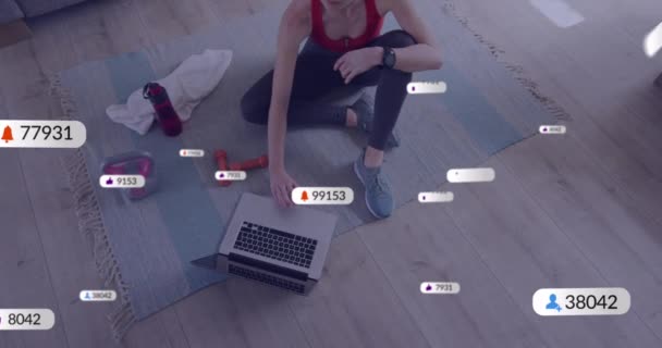집에서 운동을 노트북을 코카서스 애니메이션 디지털 미디어 비즈니스 피트니스 — 비디오