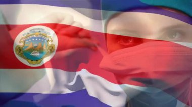 Hastanede cerrahi maske takan beyaz kadın cerrahın üzerinde Costa rica bayrağı sallama animasyonu. Tıbbi sağlık ve vatanseverlik kavramı