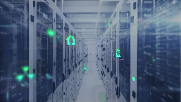 サーバールームのデータサーバーラック上のバー上のレンズフレアで照らされたアイコンのアニメーション デジタル複合 リサイクル データセンター ネットワーク テクノロジー ネットワークサーバー — ストック動画