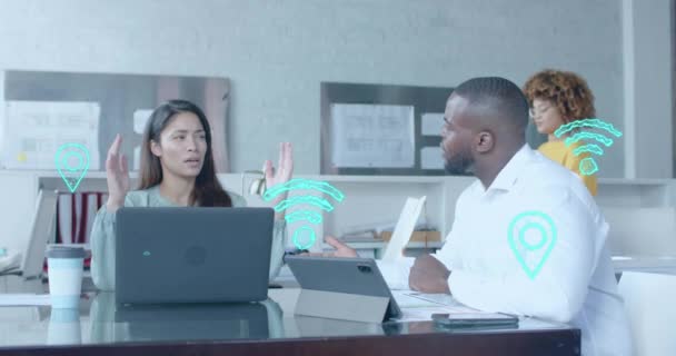 Digitale Communicatie Iconen Diverse Vrouwelijke Mannelijke Collega Casual Office Meeting — Stockvideo
