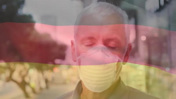 Animace Mávání Německou Vlajkou Nad Portrétem Bělocha Obličejovou Maskou Ulici — Stock video